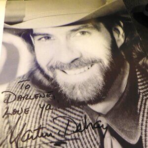 EXCELLENT AUTOGRAPHED PHOTO of MARTIN DELRAY